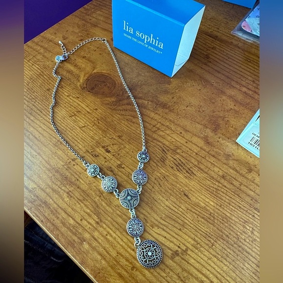 Lia Sophia silver tone adjustable necklace 16-19” ‘demure’ - Picture 1 of 4